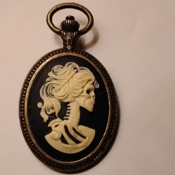 Accessories - Gothic Skeleton Cameo Pendant in Black and Ivory